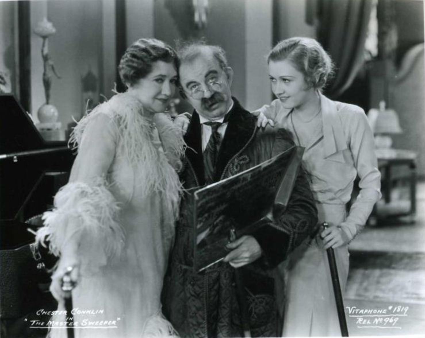 Chester Conklin in The Master Sweeper